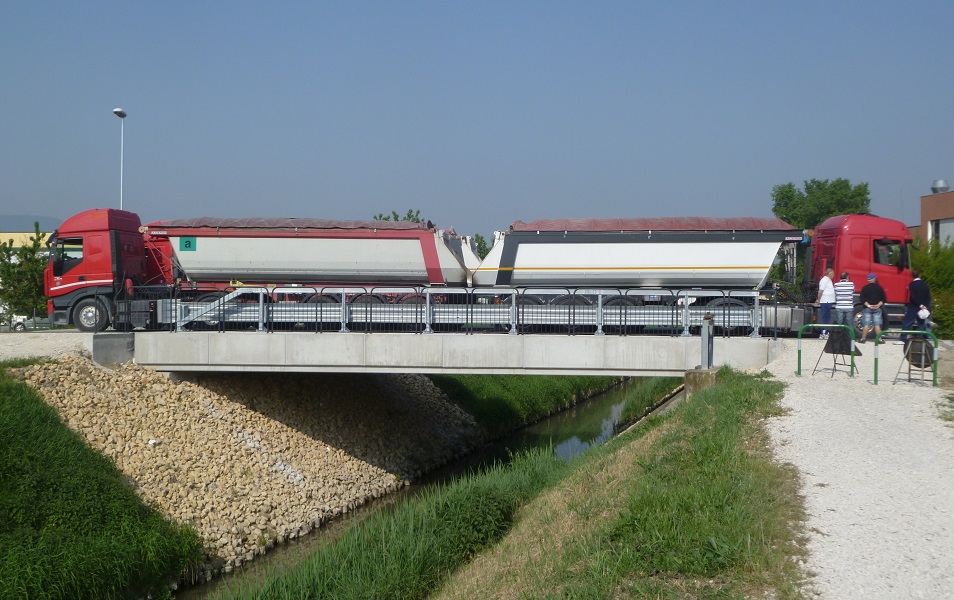 realizzazione di un ponte stradale | Montegrotto Terme, Padova | progettazione architettonica e strutturale, direzione e contabilit dei lavori | 2008